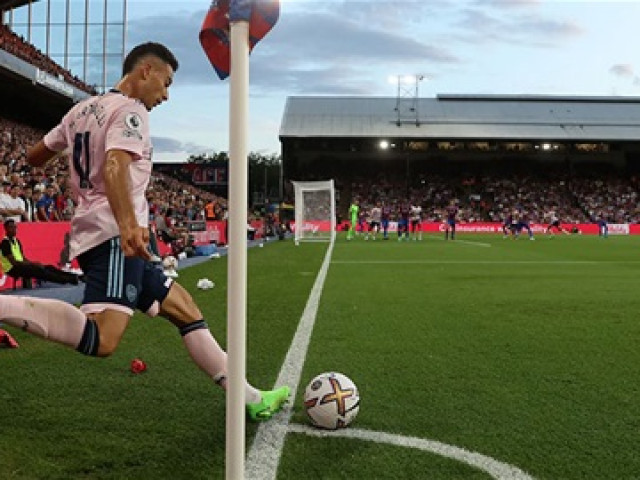 Phạt góc không kém gì các tiền đạo xuất sắc ở Premier League