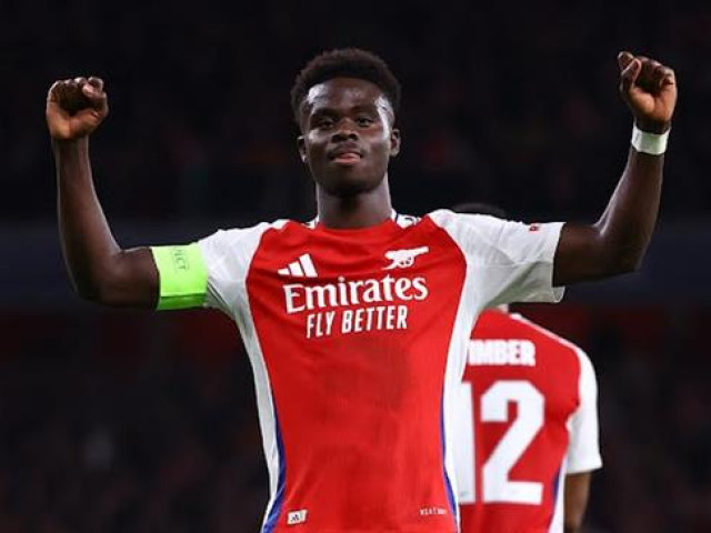 Bukayo Saka đã thể hiện phong độ ấn tượng trước PSG ra sao?